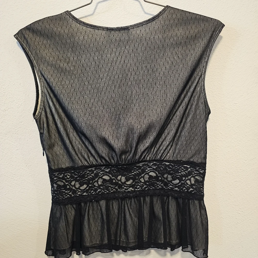 Size Large Peep Studio brand Black Lace Peplum Top - Picture 2 of 3